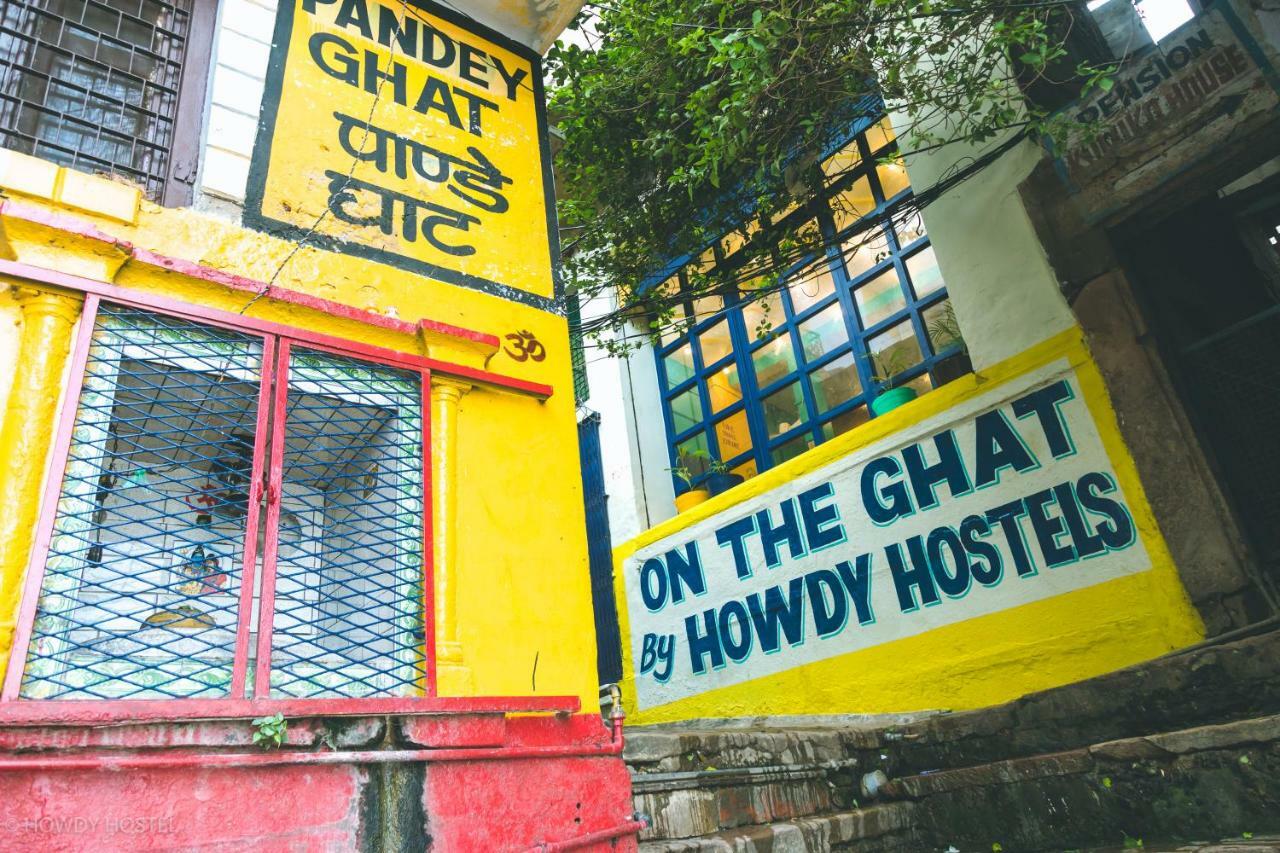 On The Ghat By Howdy Hostels Varanasi Eksteriør bilde